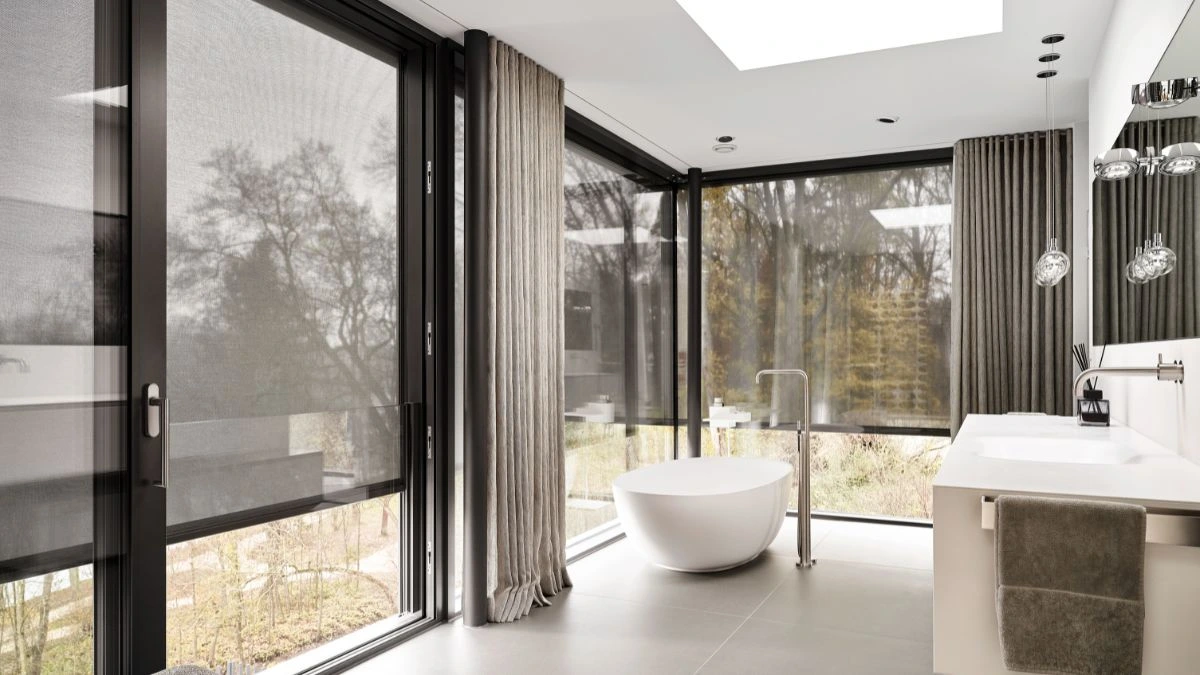 ROMA ZIP screen — motorized exterior fabric screen with zipper-locked guide rails, view preserved